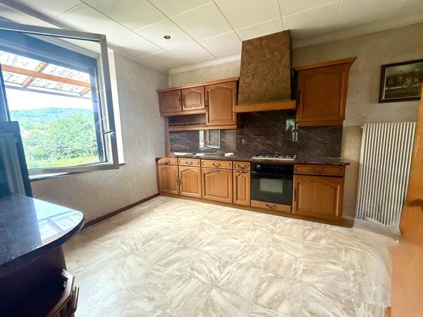 Propriété: Maison 145m2 Cour, Jardin, Dépendance et Verger 31 ares