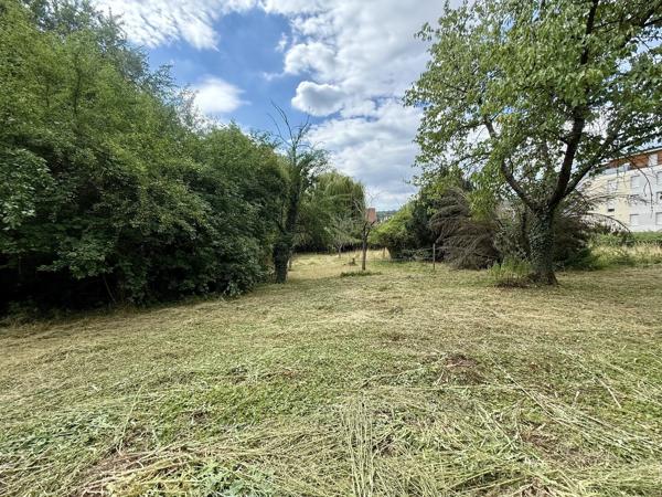Propriété: Maison 145m2 Cour, Jardin, Dépendance et Verger 31 ares