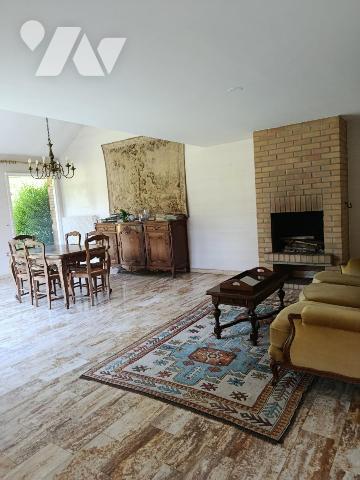 A VENDRE : FAMARS PAVILLON D'ARCHITECTE INDIVIDUEL SEMI PLAIN PIED