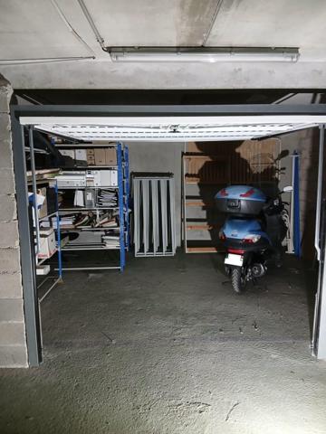 Location / Garage / Parking