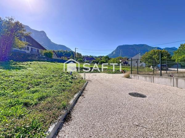 Terrain constructible viabilisé 580 m²