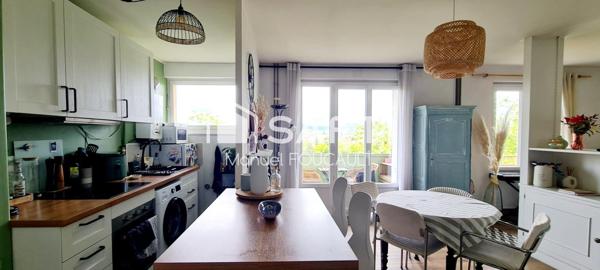 Appartement type 4 de 62 m2 au 7ème étage sur 8 avec ascenseur-balcon-cave en sous-sol.