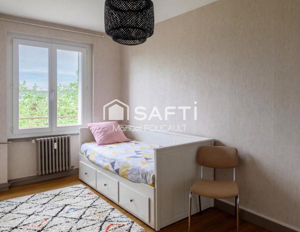Appartement type 4 de 62 m2 au 7ème étage sur 8 avec ascenseur-balcon-cave en sous-sol.