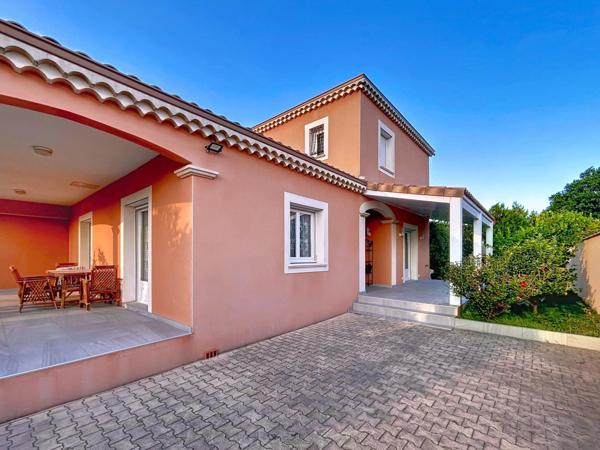 Villa familiale récente de 176m2 avec bureau - entrepôt professionnel