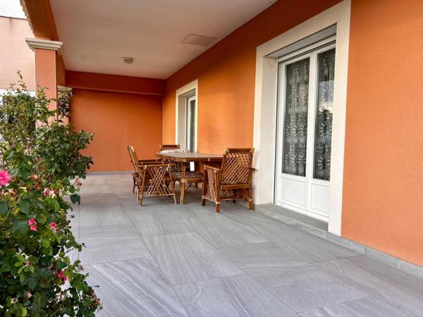 Villa familiale récente de 176m2 avec bureau - entrepôt professionnel