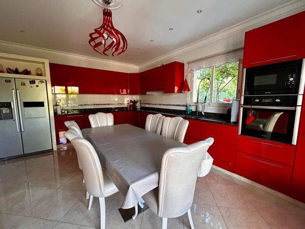 Villa familiale récente de 176m2 avec bureau - entrepôt professionnel