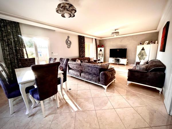 Villa familiale récente de 176m2 avec bureau - entrepôt professionnel