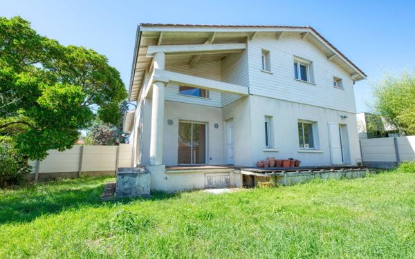 Maison à vendre    4 pièces •  Pessac