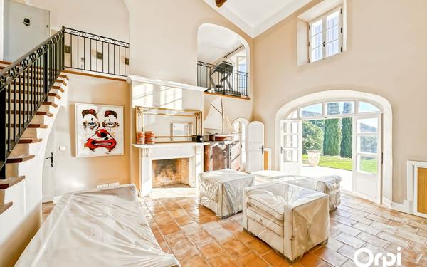 Maison à vendre    6 pièces •  Le Plan-de-la-Tour