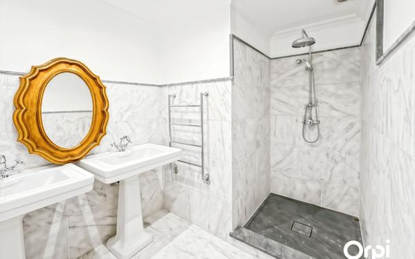 Maison à vendre    6 pièces •  Le Plan-de-la-Tour