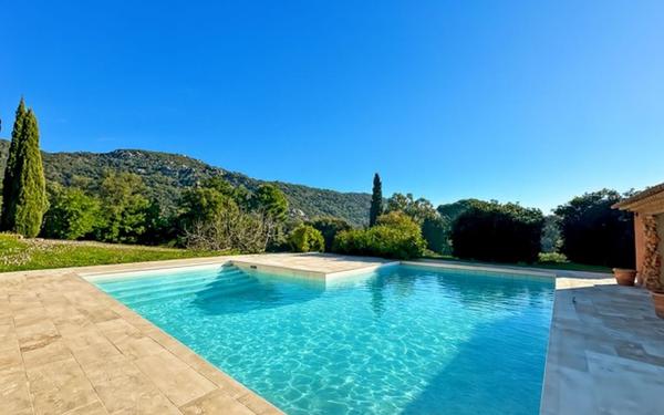 Maison à vendre    6 pièces •  Le Plan-de-la-Tour