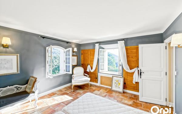 Maison à vendre    6 pièces •  Le Plan-de-la-Tour