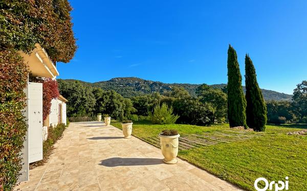 Maison à vendre    6 pièces •  Le Plan-de-la-Tour