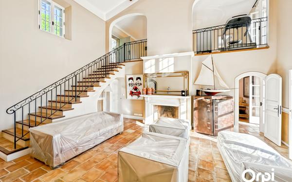 Maison à vendre    6 pièces •  Le Plan-de-la-Tour