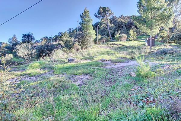 A VENDRE - Terrain Vidauban avec vue dégagée et permis de construire accordé