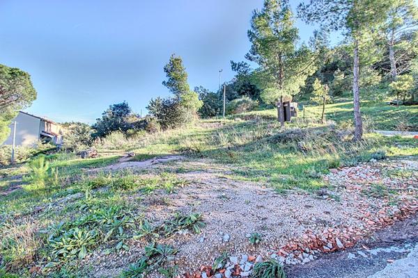 A VENDRE - Terrain Vidauban avec vue dégagée et permis de construire accordé