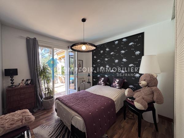 Maison
                                                                                                                                                                                                                                                                                                                        5 pièce(s)                                                                                                                                                                                                          4 chambre(s)                                                                                                                                                                                                          149  m²