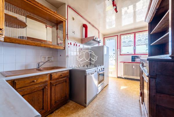 Grand T5 Familial de 107 m² en Dernier Étage avec Cave et garage – Lyon 3ème