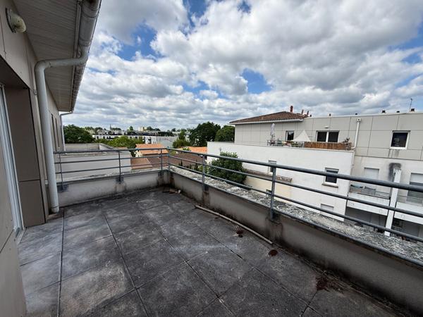Merignac (33700) A vendre Appartement 1 pièce(s) 27 m2 dernier étage avec terrasse et parking sous-sol