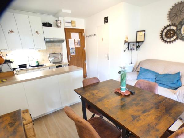 Pinède. Appartement 2 pièces avec terrasse