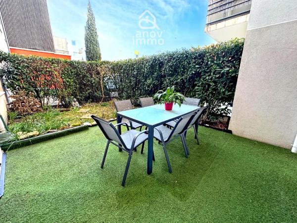 Rez de jardin
                                                                                                                                                                                                                                                                                                                        3 pièce(s)                                                                                                                                                                                                          2 chambre(s)                                                                                                                                                                                                          61  m²