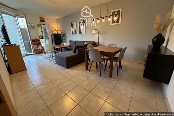 Rez de jardin
                                                                                                                                                                                                                                                                                                                        3 pièce(s)                                                                                                                                                                                                          2 chambre(s)                                                                                                                                                                                                          61  m²