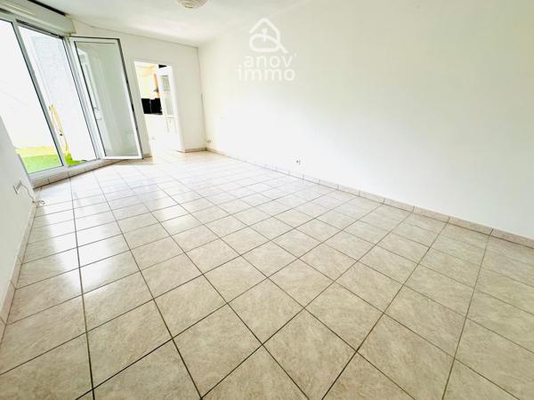 Rez de jardin
                                                                                                                                                                                                                                                                                                                        3 pièce(s)                                                                                                                                                                                                          2 chambre(s)                                                                                                                                                                                                          61  m²