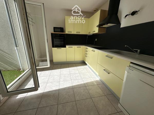 Rez de jardin
                                                                                                                                                                                                                                                                                                                        3 pièce(s)                                                                                                                                                                                                          2 chambre(s)                                                                                                                                                                                                          61  m²