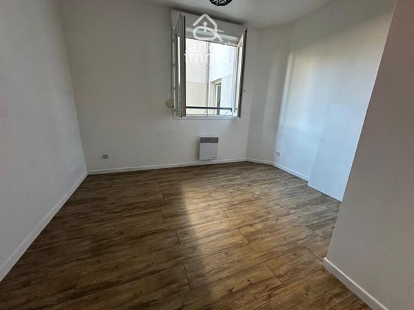 Rez de jardin
                                                                                                                                                                                                                                                                                                                        3 pièce(s)                                                                                                                                                                                                          2 chambre(s)                                                                                                                                                                                                          61  m²