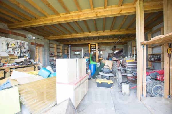 Maison à rénover avec garage et dépendance
