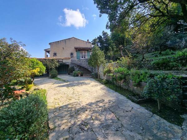 Solliès-Ville (83210) Baisse de prix suite compromis Maison de caractère de 184 m² avec vue panoramique sur les Trois Solliès