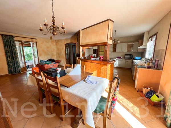 MAISON AVEC VÉRANDA, DEMI SOUS-SOL ET JARDIN