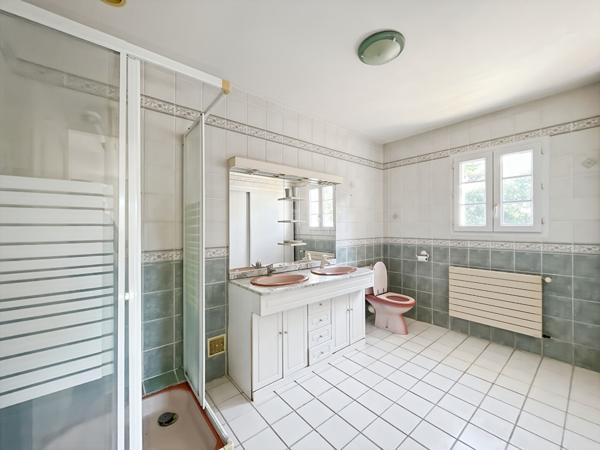 Propriété de type 7 avec piscine