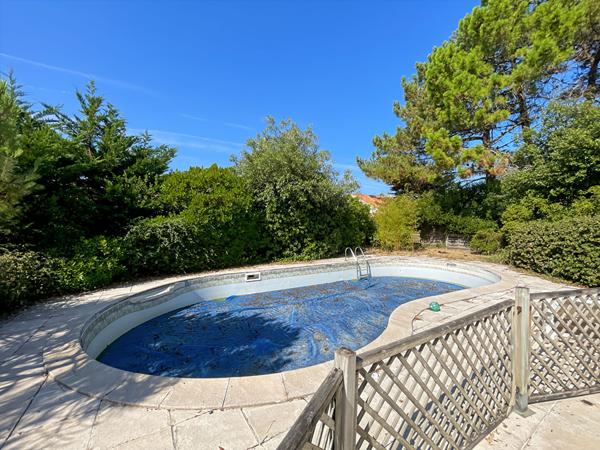 Propriété de type 7 avec piscine