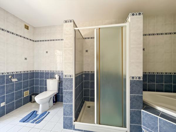 Propriété de type 7 avec piscine