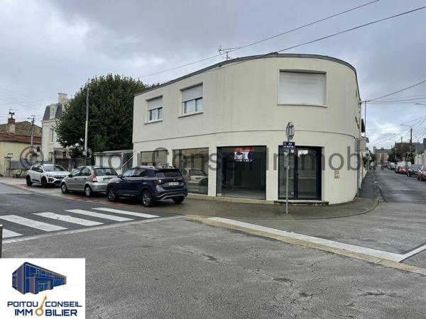 NIORT LOCAL TERTIAIRE OU SERVICE SUR AXE ENTRANT DE VILLE 85M2 AVEC GRANDE VITRINE