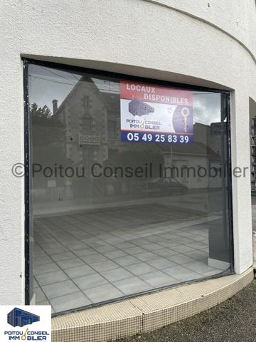 NIORT LOCAL TERTIAIRE OU SERVICE SUR AXE ENTRANT DE VILLE 85M2 AVEC GRANDE VITRINE