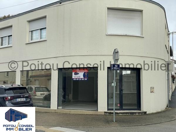 NIORT LOCAL TERTIAIRE OU SERVICE SUR AXE ENTRANT DE VILLE 85M2 AVEC GRANDE VITRINE