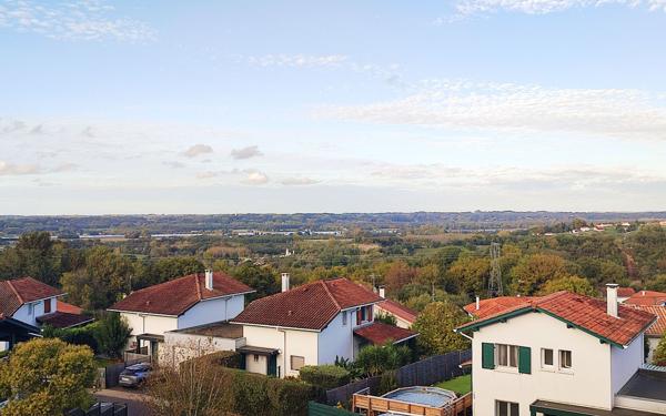 Appartement à vendre    2 pièces • 48 m2 Mouguerre