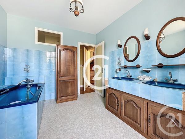 Maison à vendre  7 pièces - 218,30 m2 LOUZAC ST ANDRE - 16