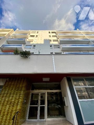 À vendre en exclusivité: Superbe appartement de 112 m² à Nancy avec ses 3 balcons, cave et parking.