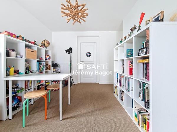 5 chambres et 3 salles de bains.