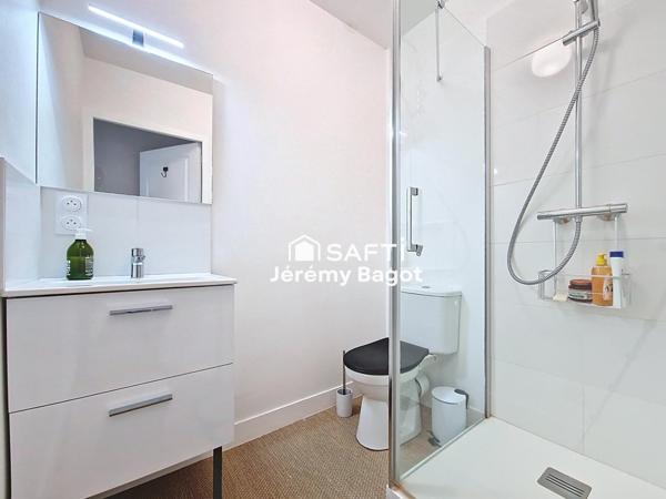 5 chambres et 3 salles de bains.