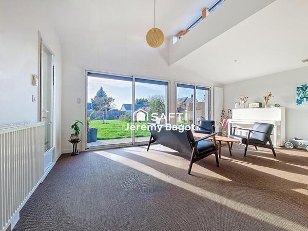 5 chambres et 3 salles de bains.