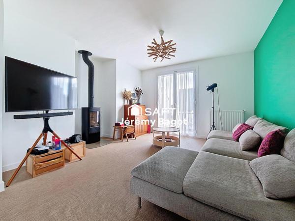 5 chambres et 3 salles de bains.