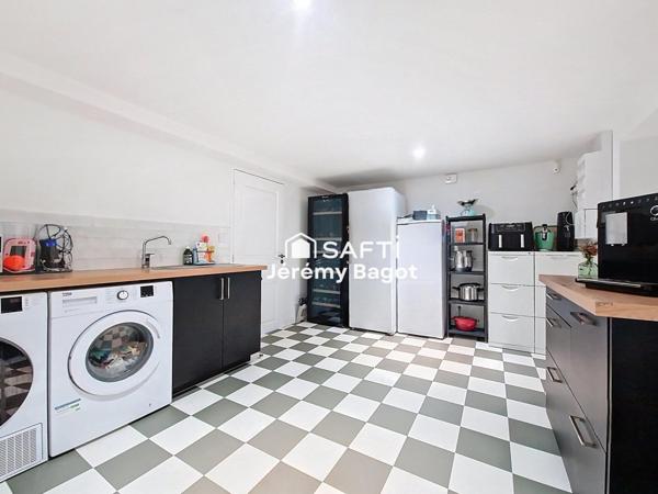 5 chambres et 3 salles de bains.