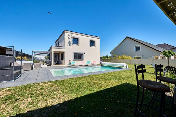 Maison contemporaine à CHEVIGNY-SAINT-SAUVEUR 7 PIÈCES 162m2