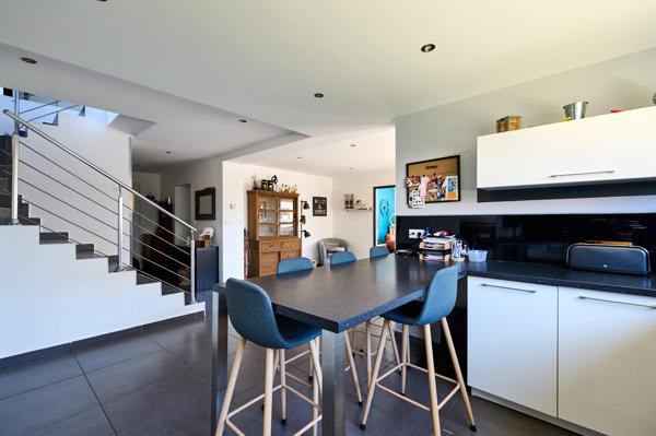 Maison contemporaine à CHEVIGNY-SAINT-SAUVEUR 7 PIÈCES 162m2