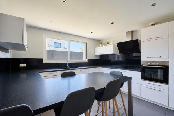 Maison contemporaine à CHEVIGNY-SAINT-SAUVEUR 7 PIÈCES 162m2