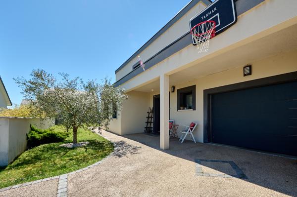 Maison contemporaine à CHEVIGNY-SAINT-SAUVEUR 7 PIÈCES 162m2